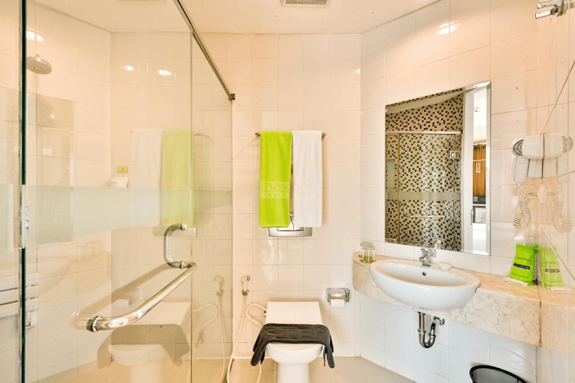Maxone Premier Melawai Hotell Jakarta Exteriör bild